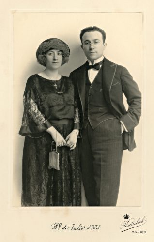 Retrato de estudio, Kaulak, positivo fotográfico (1921-1922), Museo Nacional de Artes Decorativas. Madrid