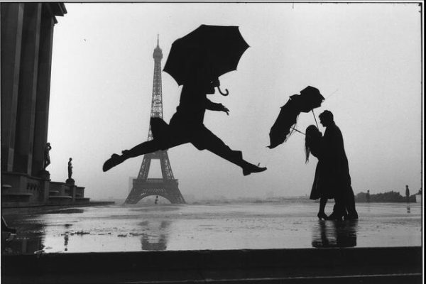 07_eiffel_tower_100th_anniversary_paris_france_1989_c_elliott_erwitt_magnum_photos_