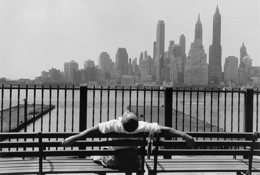 Brooklyn Promenade, Brooklyn, Nueva York © Louis Stettner Estate