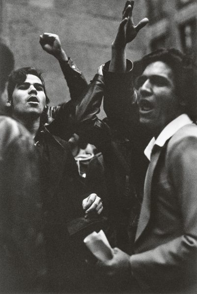 Manifestantes en una marcha de apoyo a la Unión de Campesinos, Nueva York © Louis Stettner Estate